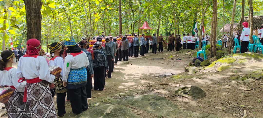 Menoreh Sejarah Budaya Dan Adat